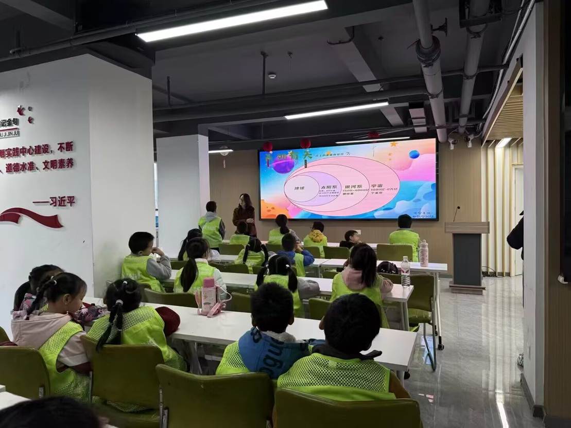 会议室里的人们 AI 生成的内容可能不正确。