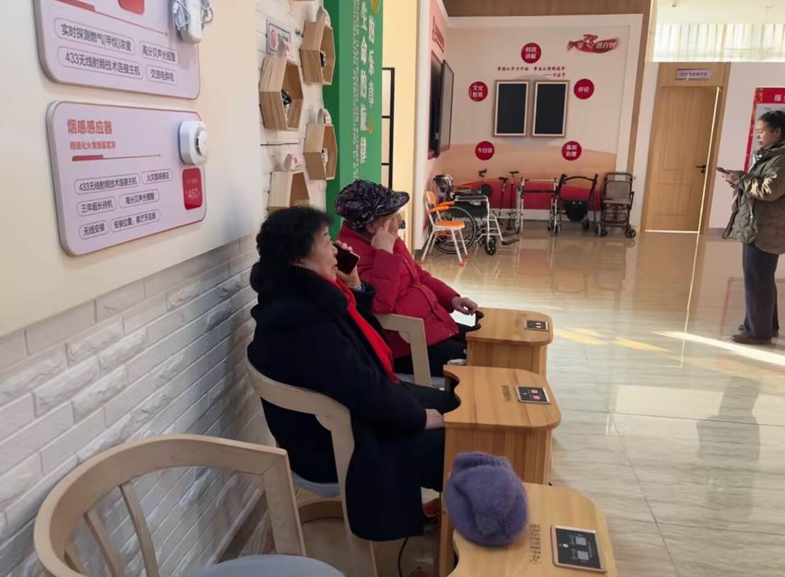 图片包含 室内, 房间, 桌子, 厨房 AI 生成的内容可能不正确。