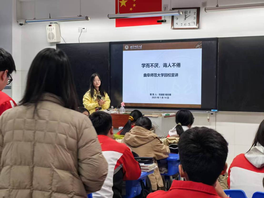 一群人在开会 AI 生成的内容可能不正确。